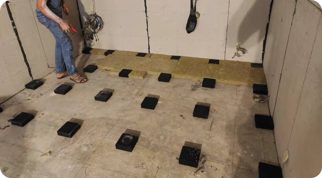 SG-FD50/25 floor damping blocks installed in grid layout